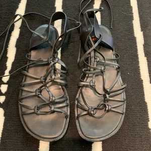 VINCE 🔴 Ankle tie Strappy sandal